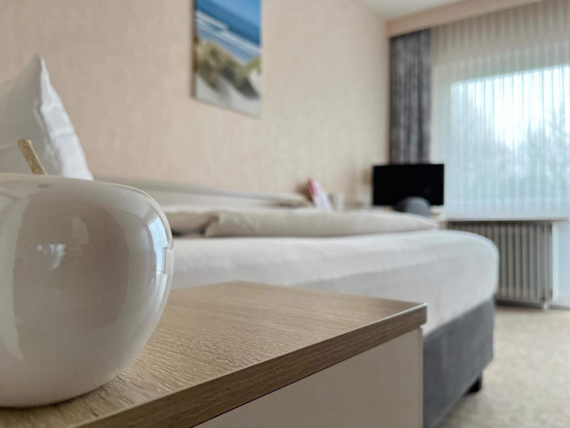Hotel Zum Rosenteich Bad Zwischenahn Exteriör bild