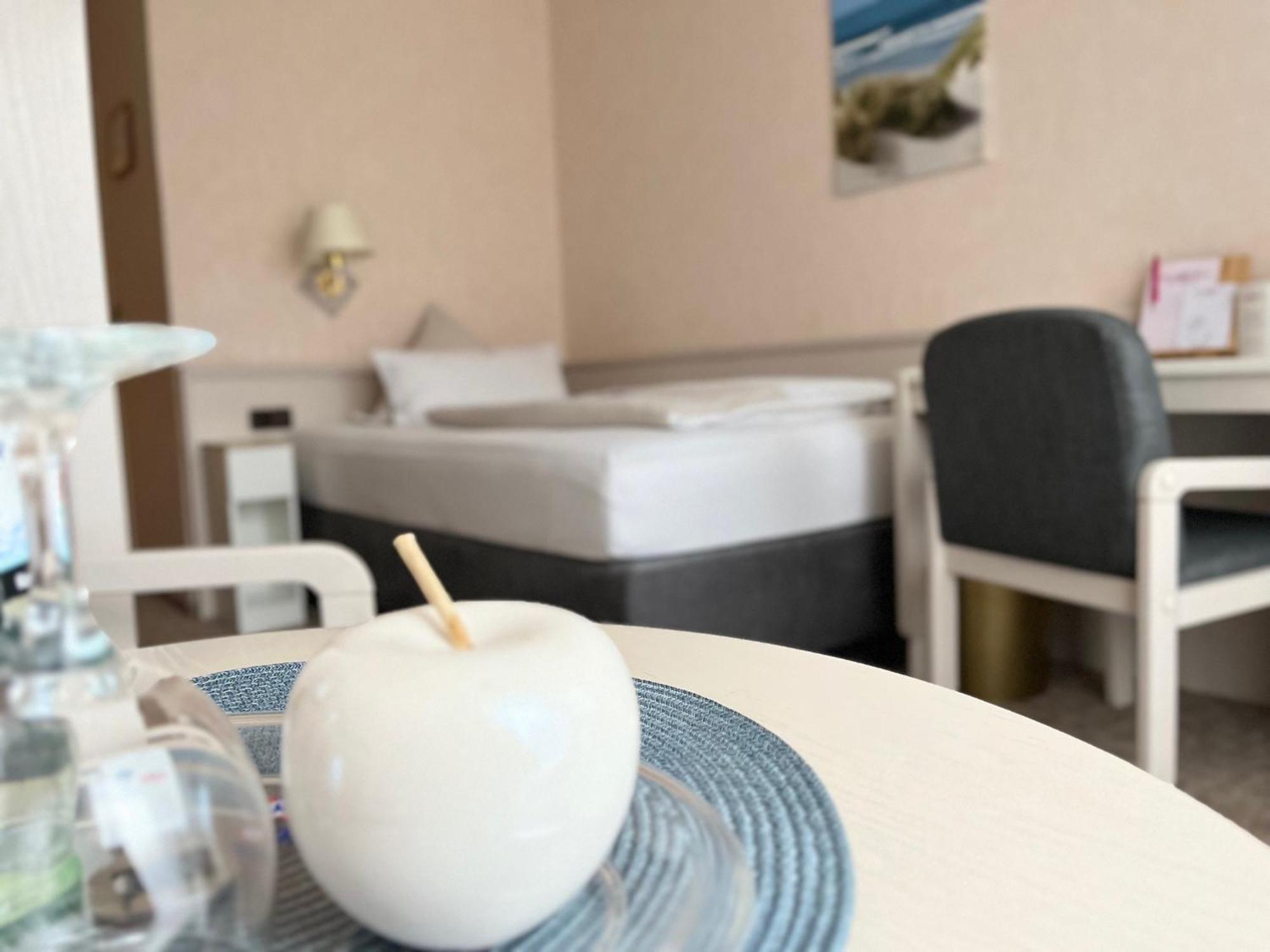 Hotel Zum Rosenteich Bad Zwischenahn Exteriör bild