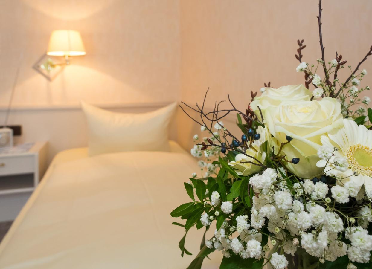 Hotel Zum Rosenteich Bad Zwischenahn Exteriör bild