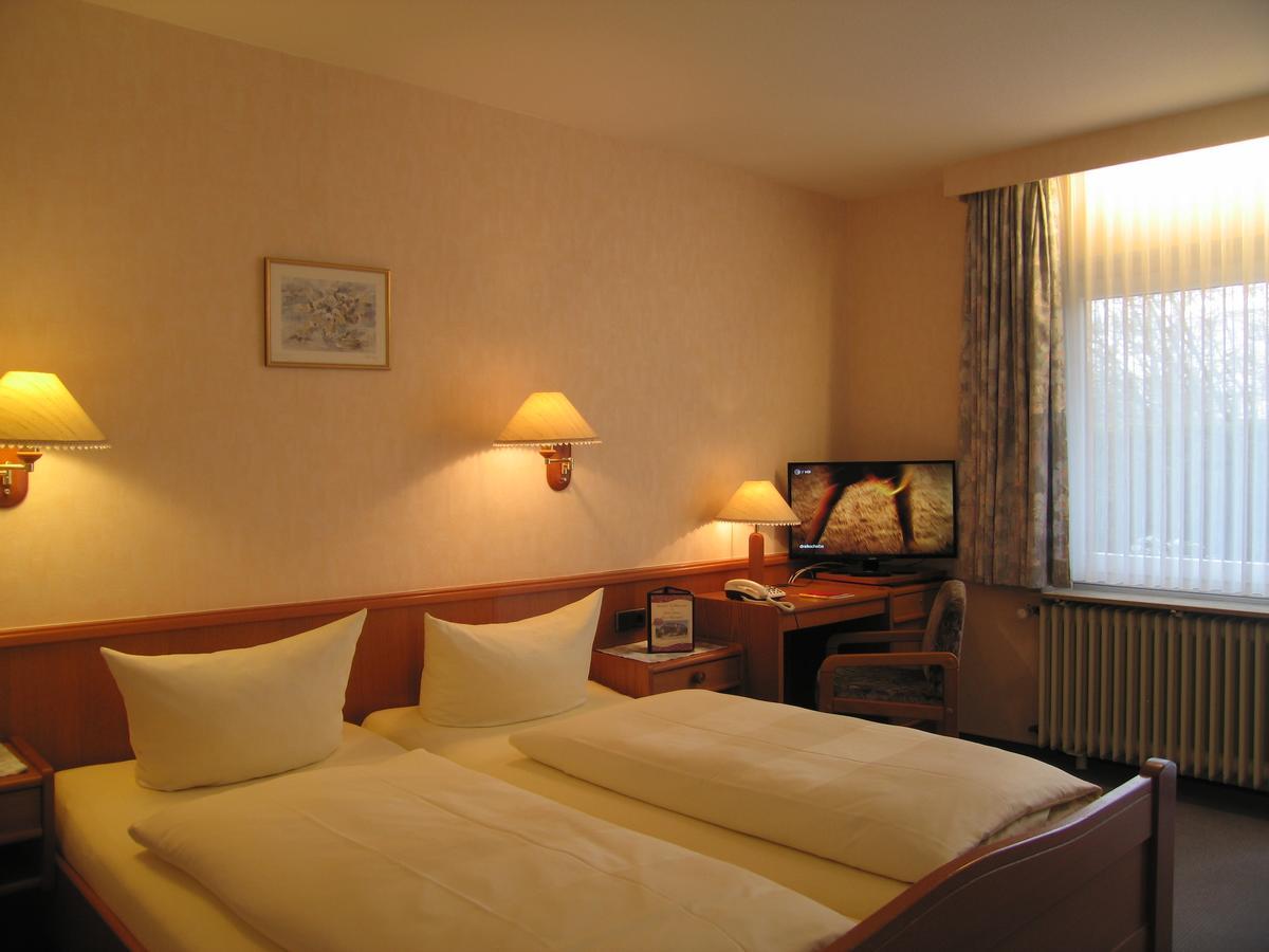 Hotel Zum Rosenteich Bad Zwischenahn Exteriör bild